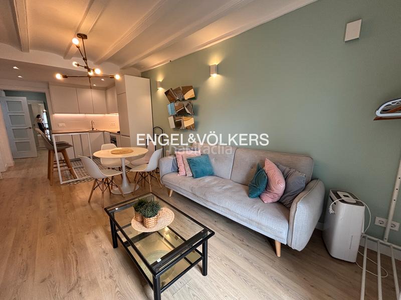 Foto 2c3c7518-ea89-4d90-af55-ecc19b86b946. Alquiler apartamento precioso apartamento temporal a dos pasos del puerto en Barcelona