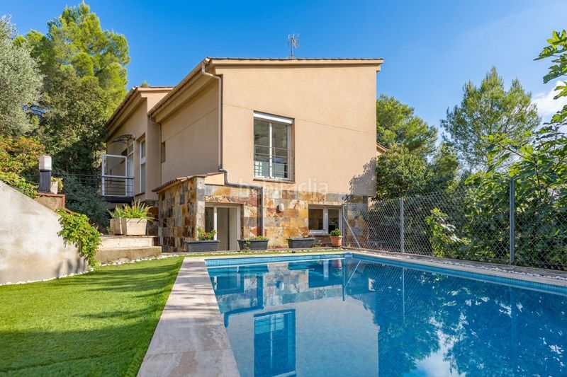 Foto 423fc707-c552-4b01-ac12-11017eaff780. Casa amb calefacció aparcament piscina a Matadepera
