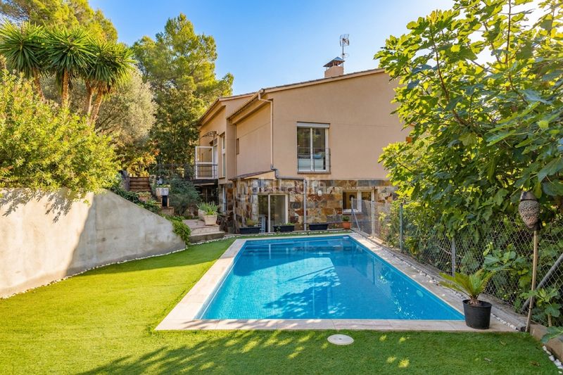 Foto f3d71172-685e-4cba-8215-e8e85d246978. Casa amb calefacció aparcament piscina a Matadepera