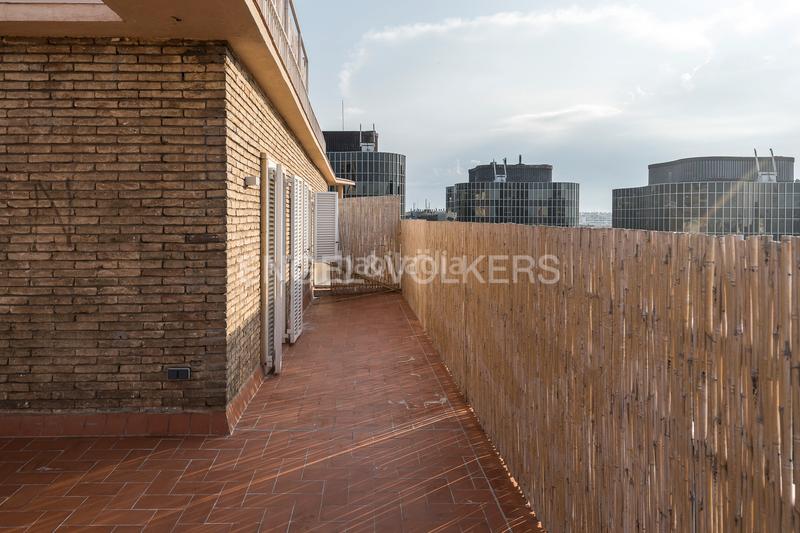 Foto a858d048-91bd-49ef-9d21-0c117e903d79. Alquiler ático luminoso ático dúplex con amplias terrazas en Barcelona
