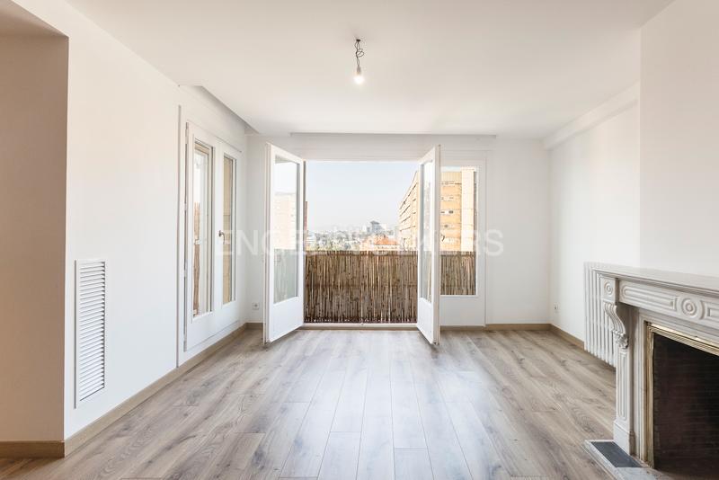 Foto 1603a8e4-62fc-4be7-b2eb-3b7cf4083b42. Rent penthouse with heating parking in Sant Ramon - Maternitat Barcelona