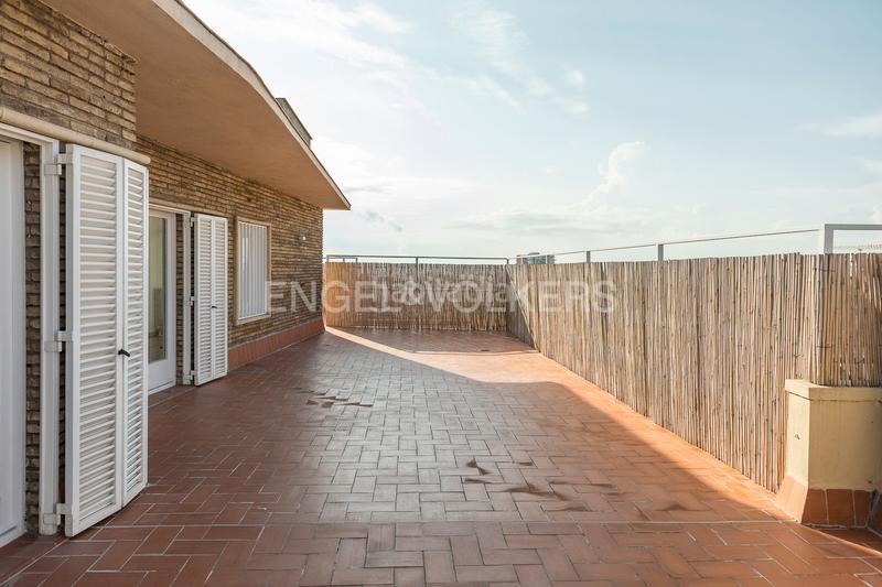Foto 1b20c554-f1c4-46d7-a7f9-df0377db8bdd. Rent penthouse with heating parking in Sant Ramon - Maternitat Barcelona