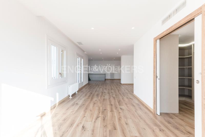 Foto 2f07c1d2-00eb-4215-9f36-1e1e00d6c1b7. Rent penthouse with heating parking in Sant Ramon - Maternitat Barcelona