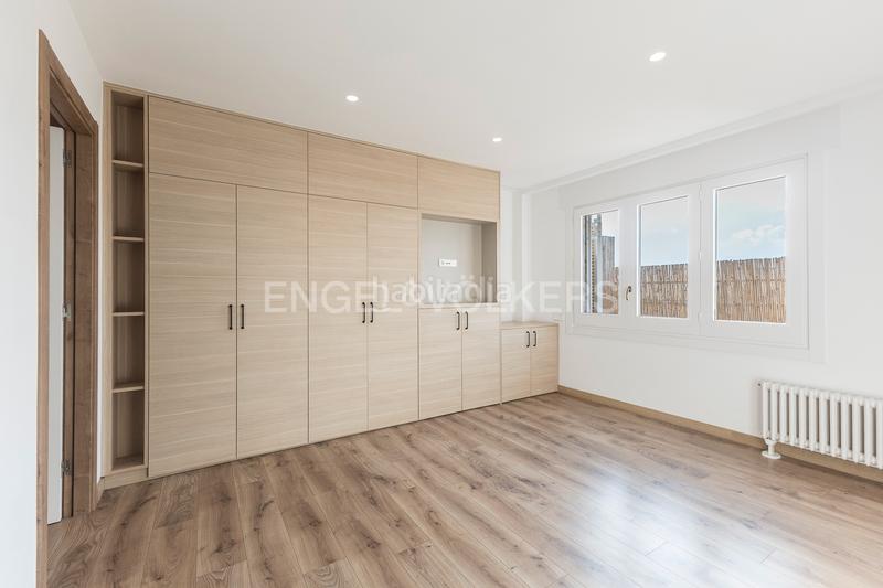 Foto 3a0687fe-bccf-4f23-8422-6faffb0bc98e. Rent penthouse with heating parking in Sant Ramon - Maternitat Barcelona