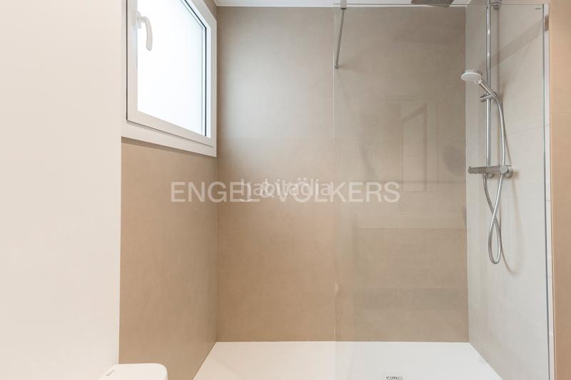 Foto 4bb1831b-d273-42d4-9042-95e58416d936. Rent penthouse with heating parking in Sant Ramon - Maternitat Barcelona