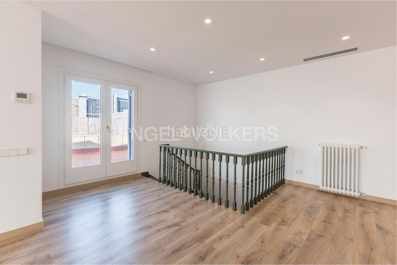Foto 6917d2a6-1696-43ac-b861-0d794a46a495. Rent penthouse with heating parking in Sant Ramon - Maternitat Barcelona
