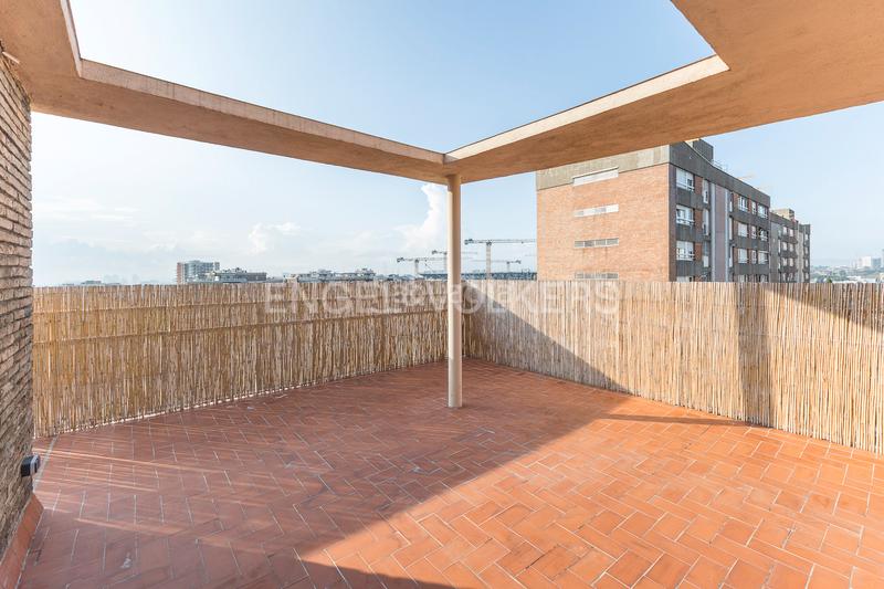 Foto 920eb051-e996-4fbd-9c3e-8e557d29f55f. Rent penthouse with heating parking in Sant Ramon - Maternitat Barcelona