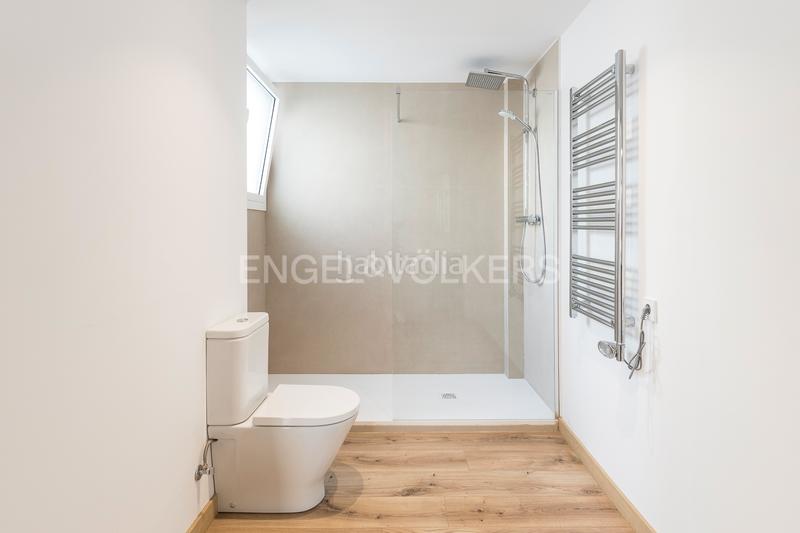 Foto 9ef3c878-87d9-43a9-a57f-c57cba0c2188. Rent penthouse with heating parking in Sant Ramon - Maternitat Barcelona