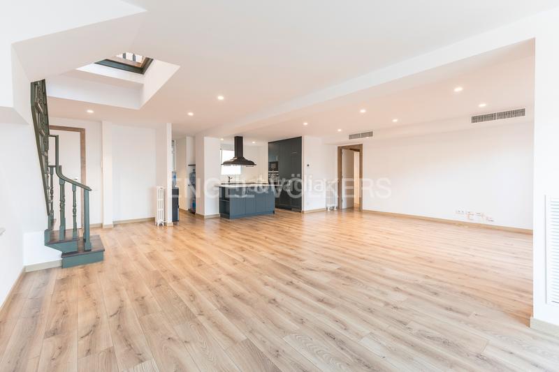 Foto af879e1b-12d6-432c-ba64-c94399385bd2. Rent penthouse with heating parking in Sant Ramon - Maternitat Barcelona