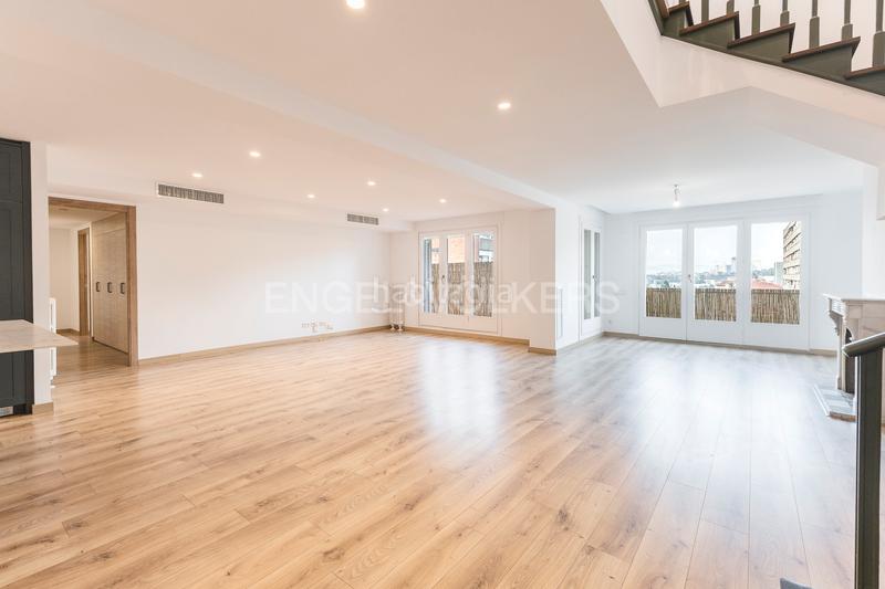 Foto c84ec412-c0f1-4bd2-b6c3-c10a2352f986. Rent penthouse with heating parking in Sant Ramon - Maternitat Barcelona