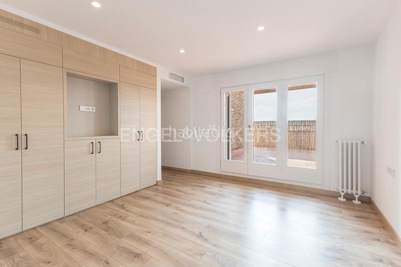 Foto d6661fbb-ddc0-4f56-9f62-24b79d88d1c4. Rent penthouse with heating parking in Sant Ramon - Maternitat Barcelona