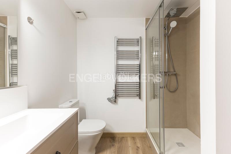 Foto d868451c-bca3-43a8-9b67-ee382b67e48c. Rent penthouse with heating parking in Sant Ramon - Maternitat Barcelona