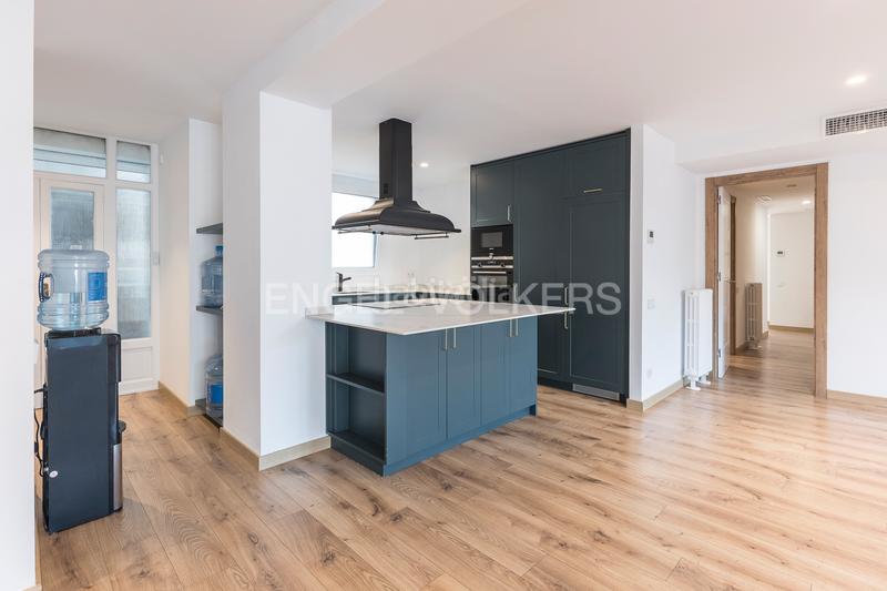 Foto e7eeb694-eecf-4212-9ba7-ff2abbeca7ad. Rent penthouse with heating parking in Sant Ramon - Maternitat Barcelona