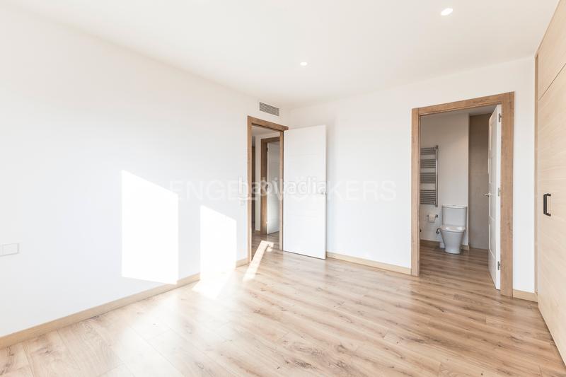 Foto eda6dd07-892c-4e93-be7c-947f25a7b26c. Rent penthouse with heating parking in Sant Ramon - Maternitat Barcelona