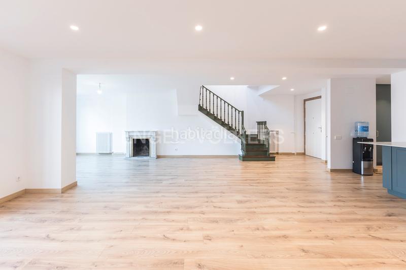 Foto ef182411-7d47-4322-a736-23fe2249f42a. Rent penthouse with heating parking in Sant Ramon - Maternitat Barcelona