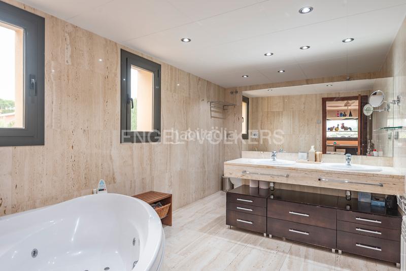 Foto 2873dbc4-dfef-4cd0-b0a0-3b14770c6224. Casa amb calefacció aparcament piscina a Montalnou - Milans del Bosc Sant Vicenç de Montalt