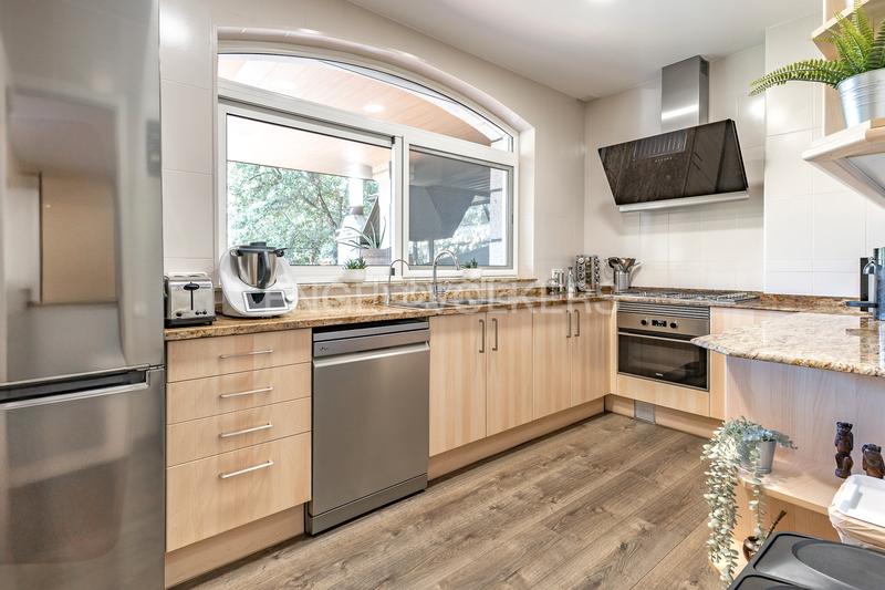 Foto 0fb79343-4fd5-477d-b25a-ee97c77f595e. Haus mit heizung parking in Vacarisses