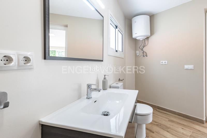 Foto 254d1198-2981-4720-b7cd-4292a00a2c30. Haus mit heizung parking in Vacarisses