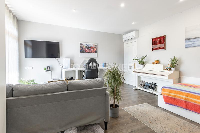 Foto 4f8a05e0-80b3-45b1-a021-6391d1f1ab42. Haus mit heizung parking in Vacarisses