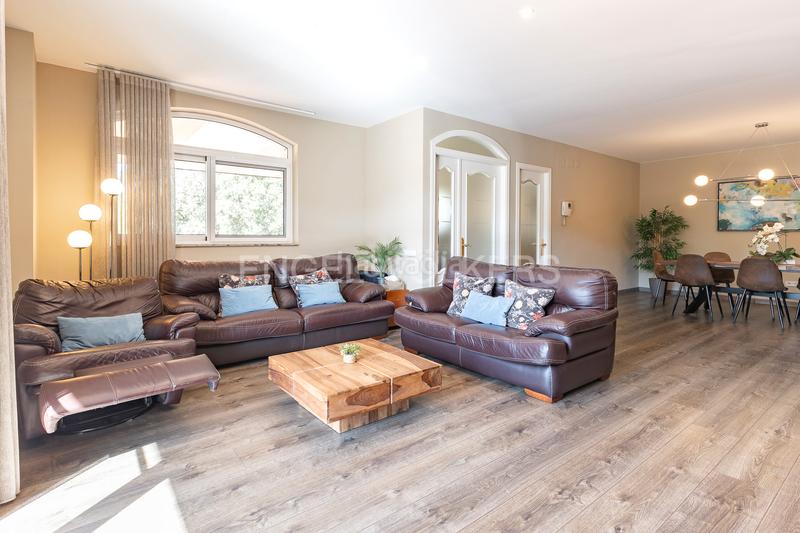 Foto 6ab27c5a-2be7-45e5-89fb-04e9073a8fdf. Haus mit heizung parking in Vacarisses