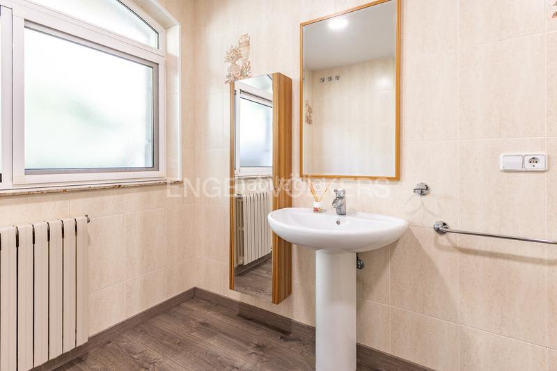 Foto 7cda8503-e5fc-4887-855c-32173f2b72cb. Haus mit heizung parking in Vacarisses