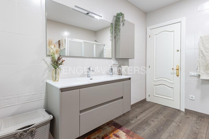 Foto abdce474-3f01-48b2-a1d9-0cbbf7c92774. Haus mit heizung parking in Vacarisses