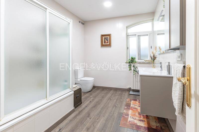 Foto f9ffc512-c44c-4ea6-9f64-16499cf2be20. Haus mit heizung parking in Vacarisses