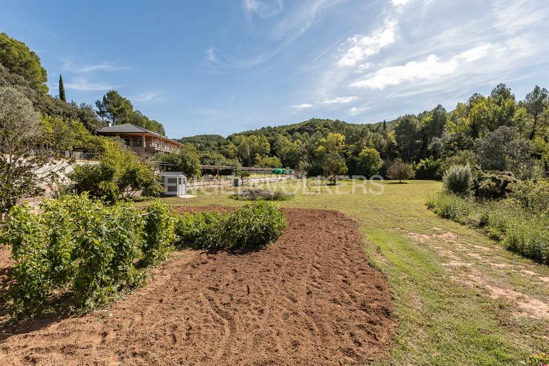 Foto fef49354-2485-4cfd-a51f-f3c7c3a16070. Haus mit heizung parking in Vacarisses