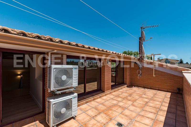 Foto 752d98eb-6812-4e9a-af23-57869f15253a. Lloguer casa amb calefacció aparcament piscina a Sant Cugat del Vallès