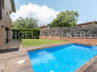 Rent House in Mira-sol. Fantástica casa unifamiliar en mirasol