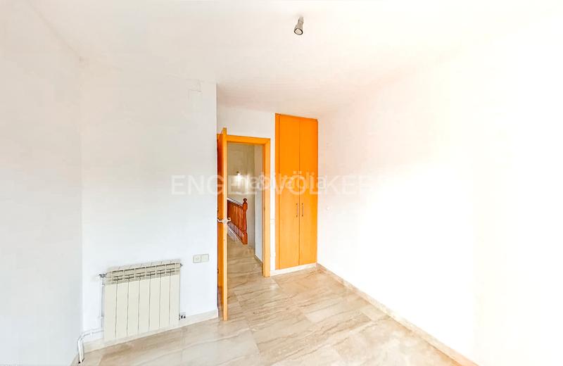 Foto 0f3cf2e1-68c8-4b1d-9113-00bbf9e52fa3. Casa amb calefacció aparcament a Roca del Vallès (La)