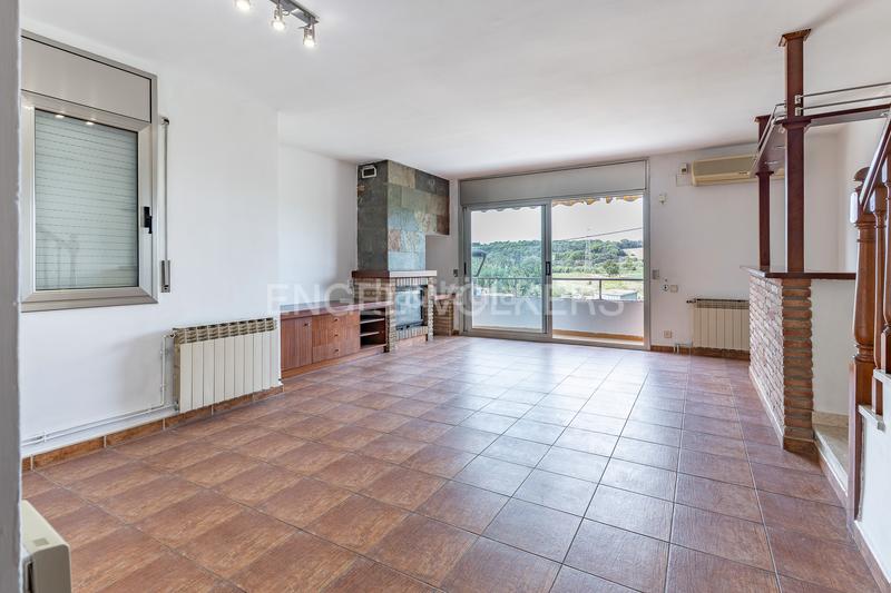 Foto 101cc565-51b9-4c57-84c2-ba95af6e1526. Casa amb calefacció aparcament a Roca del Vallès (La)