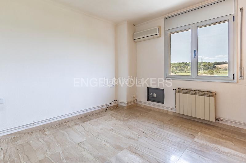 Foto 360f0081-b1c5-4d8e-8cac-adeb3f81fcd9. Casa amb calefacció aparcament a Roca del Vallès (La)