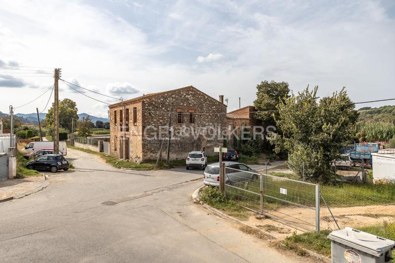 Foto 4cd55679-f68a-434f-bbcf-9b6dc9764bb0. Casa amb calefacció aparcament a Roca del Vallès (La)