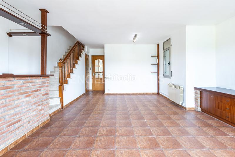 Foto 567bed51-3aa9-4314-9360-82339c7c83a8. Casa amb calefacció aparcament a Roca del Vallès (La)