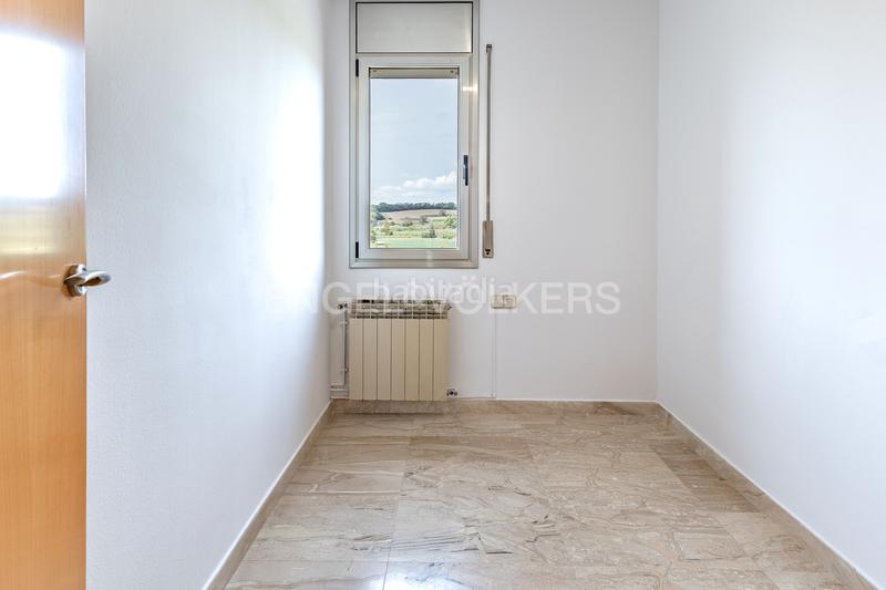 Foto 666c75dd-452a-4305-adbd-5f898db380c1. Casa amb calefacció aparcament a Roca del Vallès (La)