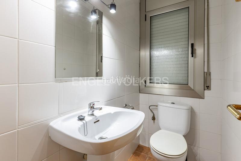 Foto 8915ed6e-9409-4859-8536-3be8b51630aa. Casa amb calefacció aparcament a Roca del Vallès (La)