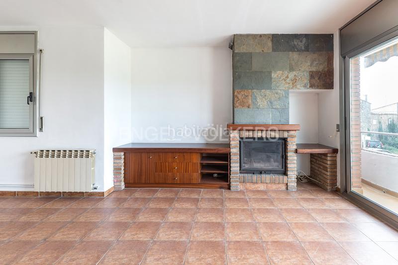 Foto 93004aa8-d010-4043-8e33-81bc3aa89913. Casa amb calefacció aparcament a Roca del Vallès (La)