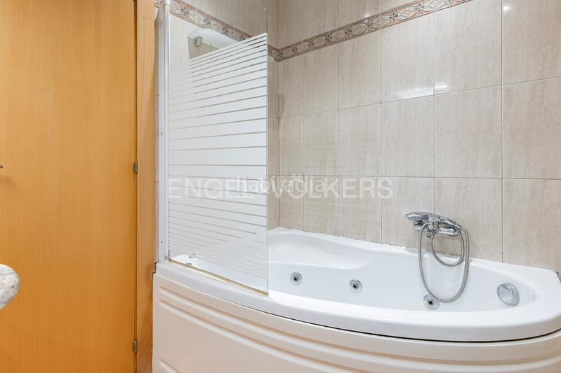 Foto a6f1d082-1bb8-4aab-9c22-dcf6a6198b10. Casa amb calefacció aparcament a Roca del Vallès (La)