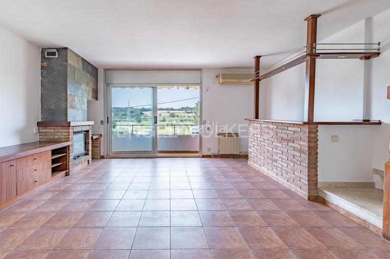 Foto ed5aaab7-9e96-472a-8719-f12db00dd19d. Casa amb calefacció aparcament a Roca del Vallès (La)