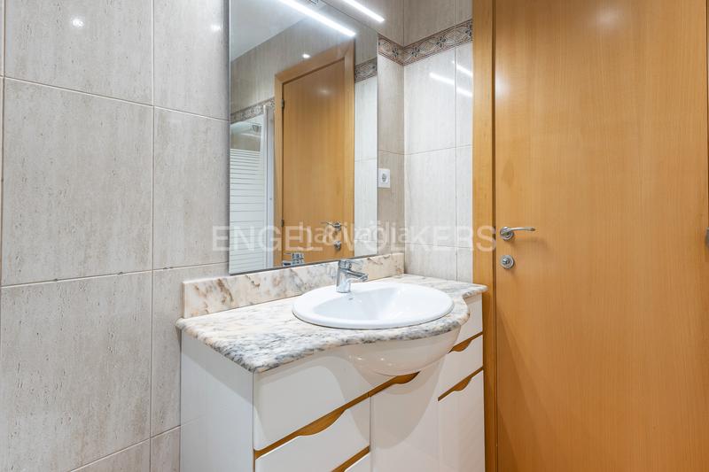 Foto fd80f2b2-f06b-4262-9913-2a581af67d09. Casa amb calefacció aparcament a Roca del Vallès (La)