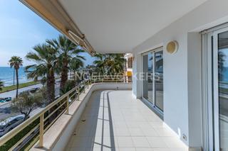 Apartamento en Can Girona - Terramar - Vinyet. Exclusiva vivienda el prestigioso passeig marítim de sitges