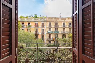Apartament a L´Antiga Esquerra de l´Eixample. Piso alto en consell de cent peatonal con enric granados, doble
