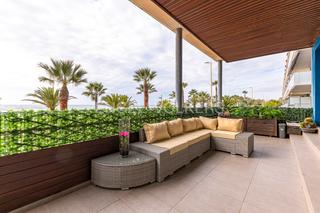 Apartamento en Les Salines-Pla de Sant Pere. Bajos en primera linea de mar con gran terraza y piscina comunit