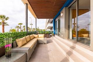 Apartament a Les Salines-Pla de Sant Pere. Bajos en primera linea de mar con gran terraza y piscina comunit
