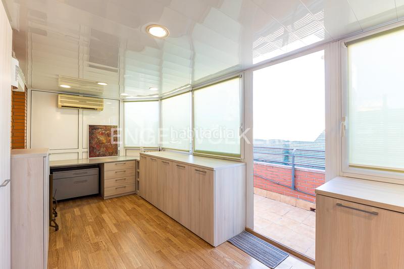 Foto ab43fe87-2752-41da-b998-bf0c3b174784. Attico con riscaldamento parcheggio in San Pere Terrassa