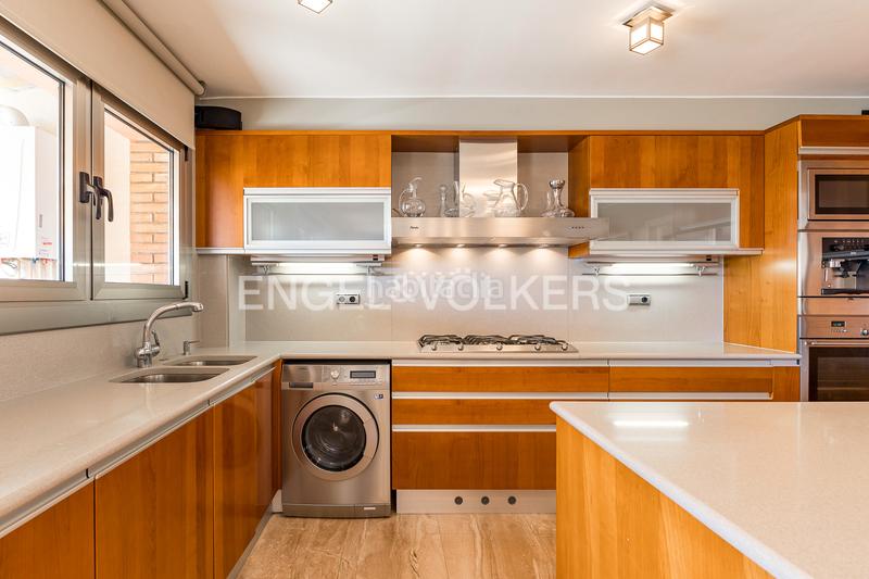 Foto b9f18768-2b80-4104-9d60-e603038a5341. Attico con riscaldamento parcheggio in San Pere Terrassa