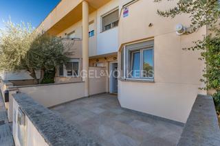 Casa a Palau-solità i Plegamans. Fantastica casa con patio en palau