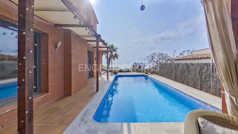 Foto 193b0b8f-16aa-42e8-bf62-76b5027a25d2. Casa amb calefacció aparcament piscina a Canet de Mar