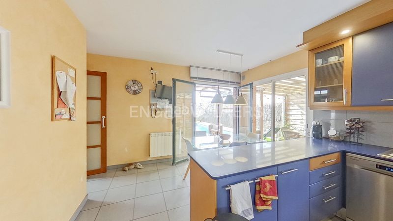 Foto 45f7f3b9-7d8a-4d52-be9f-9923eb3361b3. Casa amb calefacció aparcament piscina a Canet de Mar